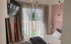 Apartamento completo, confortável e lareira no Candeias